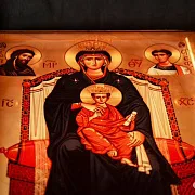 Икона "Богоматерь на престоле" — оригинальный подарок — фотография 6