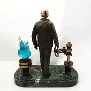 Бронзовый сувенир «Работник газовой промышленности» — красивый подарок — фотография 2