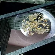Нарды под стеклом «Герб России» — оригинальный подарок — фотография 7