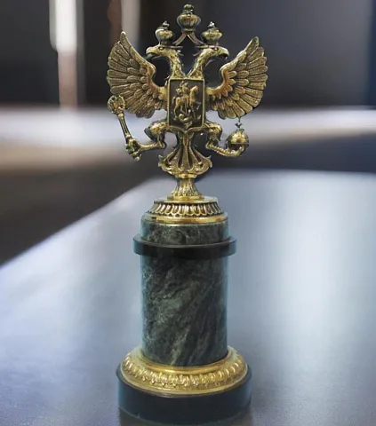 Бронзовая композиция «Герб Российский» (колонна со змеевиком) — красивый подарок