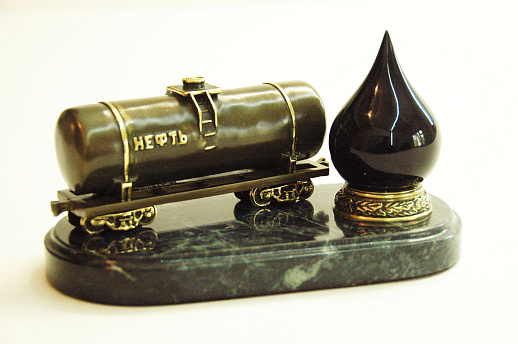Бронзовый сувенир "Цистерна с нефтью" купить с доставкой Бронзовый сувенир "Цистерна с нефтью"