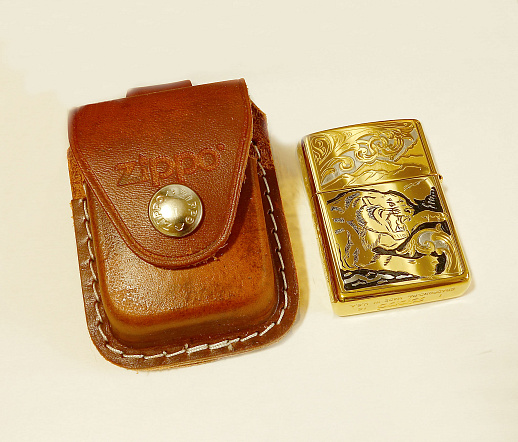 Сувенирная зажигалка Zippo "Хищник" купить с доставкой Сувенирная зажигалка Zippo "Хищник"
